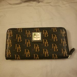 Dooney & Bourke wallet